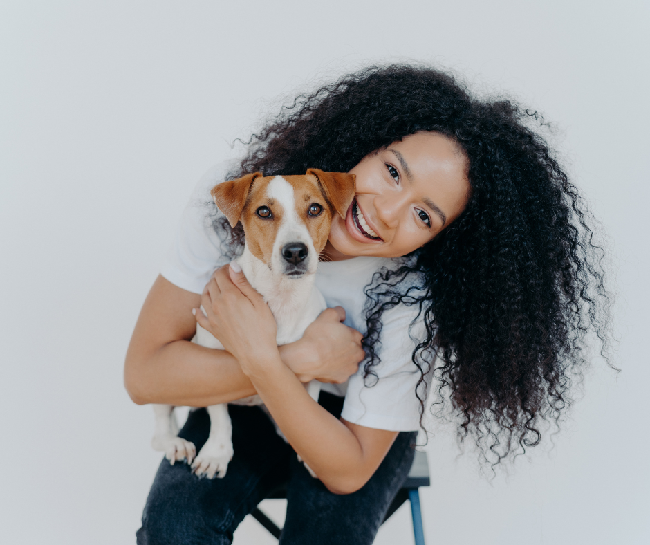 Tutora feliz com seu pet